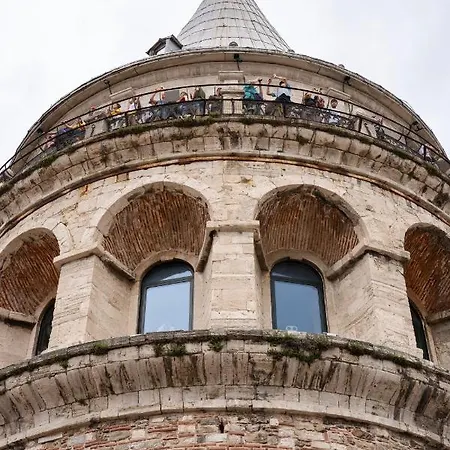 Historic In Galata Kuledibi *