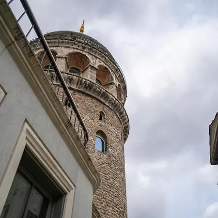 Historic In Galata Kuledibi